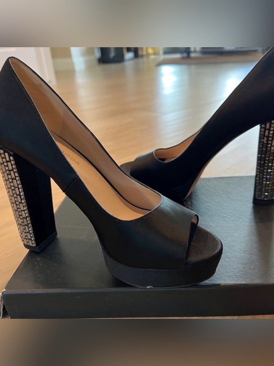 Pelle Moda Shoes - PELLE MODA HEEL- worn once!